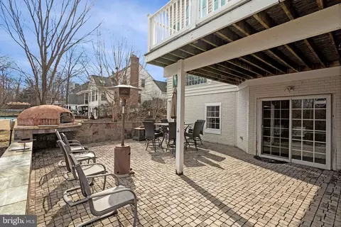 Exterior - 19834 Smith Cir, Ashburn, VA 20147 photo 7 of 24