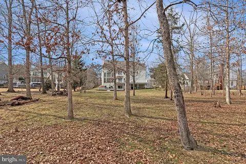 Exterior - 19834 Smith Cir, Ashburn, VA 20147 photo 8 of 24