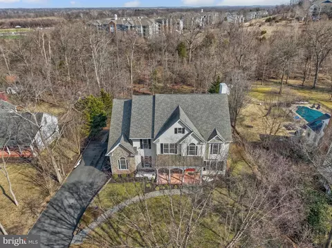 View/Area - 19834 Smith Cir, Ashburn, VA 20147 photo 2 of 16