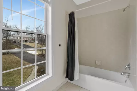Bath - 19834 Smith Cir, Ashburn, VA 20147 photo 3 of 8