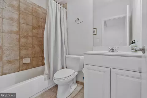 Bath - 19834 Smith Cir, Ashburn, VA 20147 photo 7 of 8