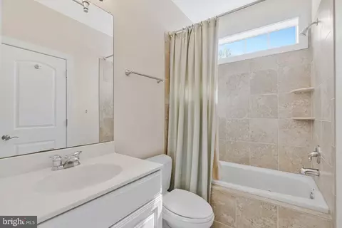 Bath - 19834 Smith Cir, Ashburn, VA 20147 photo 6 of 8