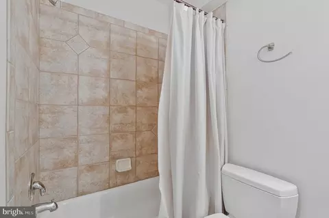 Bath - 19834 Smith Cir, Ashburn, VA 20147 photo 8 of 8