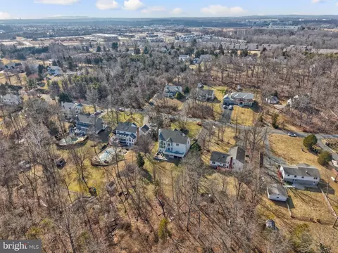 View/Area - 19834 Smith Cir, Ashburn, VA 20147 photo 12 of 16
