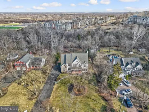 View/Area - 19834 Smith Cir, Ashburn, VA 20147 photo 4 of 16