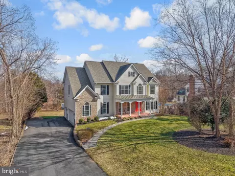 Exterior - 19834 Smith Cir, Ashburn, VA 20147 photo 15 of 24