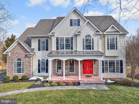 Exterior - 19834 Smith Cir, Ashburn, VA 20147 photo 17 of 24