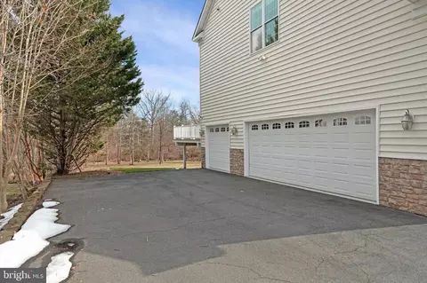 Exterior - 19834 Smith Cir, Ashburn, VA 20147 photo 14 of 24