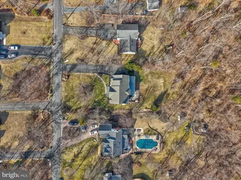 View/Area - 19834 Smith Cir, Ashburn, VA 20147 photo 9 of 16