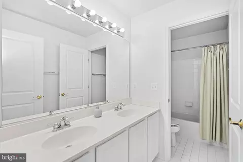Bath - 23248 Hickox Dr, Brambleton, VA 20148 photo 5 of 6
