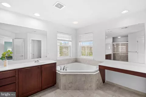 Bath - 23248 Hickox Dr, Brambleton, VA 20148 photo 4 of 6