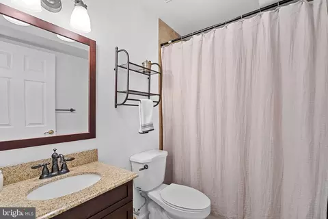 Bath - 23248 Hickox Dr, Brambleton, VA 20148 photo 6 of 6