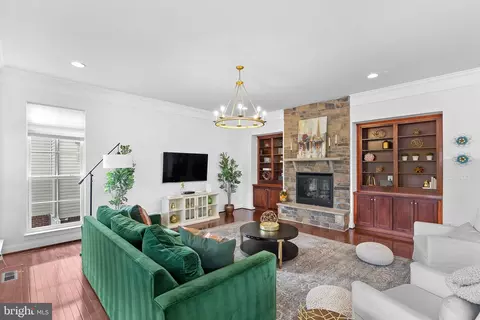 Living - 23248 Hickox Dr, Brambleton, VA 20148 photo 3 of 4