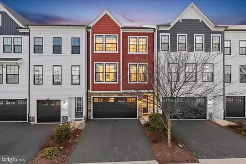 25429 Hartland Orchard Ter, Chantilly, VA 20152