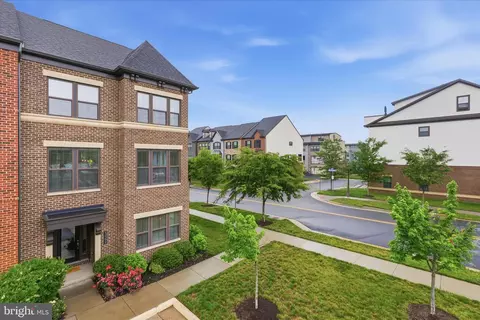 Exterior - 43392 Whitehead Ter, Ashburn, VA 20148 photo 2 of 4