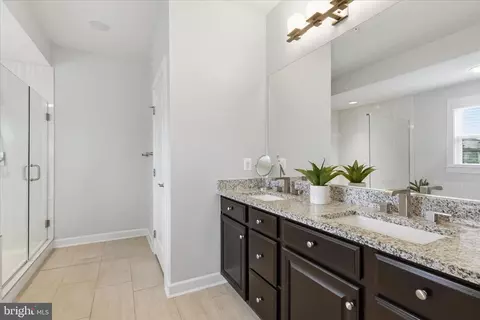 Bath - 43392 Whitehead Ter, Ashburn, VA 20148 photo 2 of 4