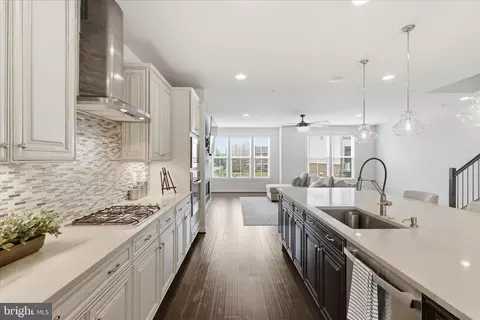 Kitchen - 43392 Whitehead Ter, Ashburn, VA 20148 photo 2 of 3