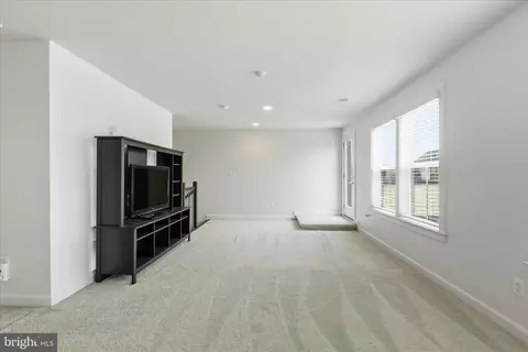 Living - 43392 Whitehead Ter, Ashburn, VA 20148 photo 2 of 2