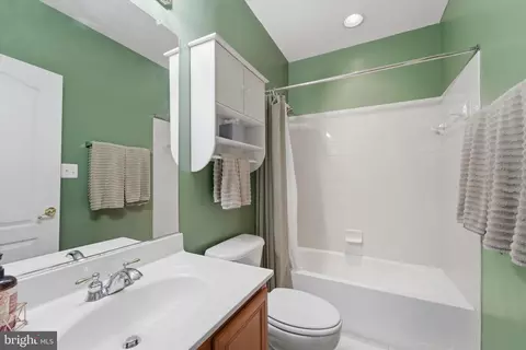 Bath - 42951 Cloverleaf Ct, Broadlands, VA 20148 photo 5 of 5