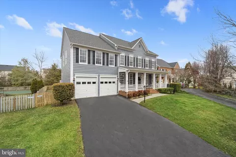 Exterior - 42951 Cloverleaf Ct, Broadlands, VA 20148 photo 3 of 12