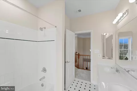 Bath - 42951 Cloverleaf Ct, Broadlands, VA 20148 photo 4 of 5