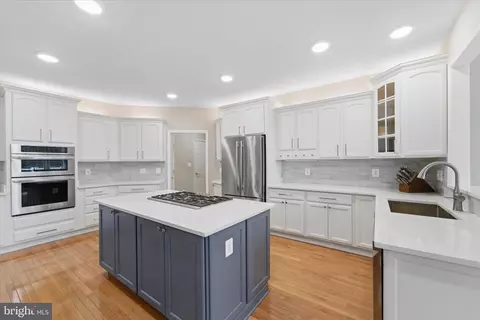Kitchen - 42951 Cloverleaf Ct, Broadlands, VA 20148 photo 1 of 5