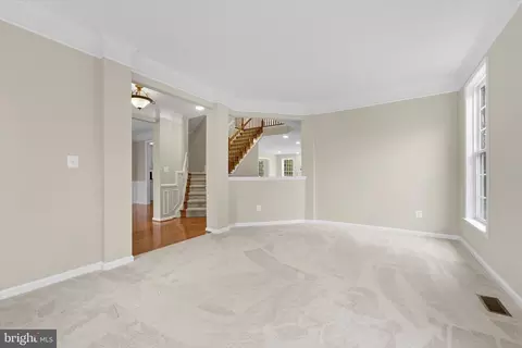 Living - 42951 Cloverleaf Ct, Broadlands, VA 20148 photo 7 of 12