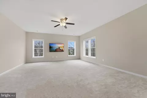 Living - 42951 Cloverleaf Ct, Broadlands, VA 20148 photo 8 of 12