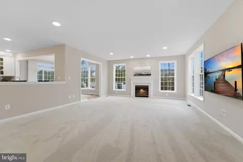 Living - 42951 Cloverleaf Ct, Broadlands, VA 20148 photo 2 of 12