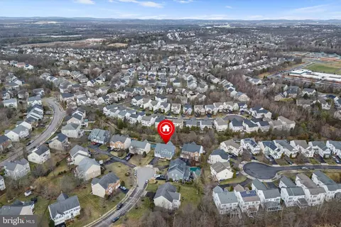 View/Area - 42951 Cloverleaf Ct, Broadlands, VA 20148 photo 2 of 3
