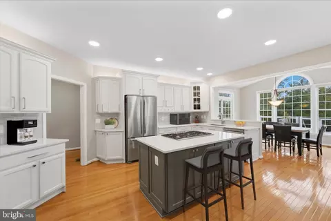 Kitchen - 42951 Cloverleaf Ct, Broadlands, VA 20148 photo 2 of 5