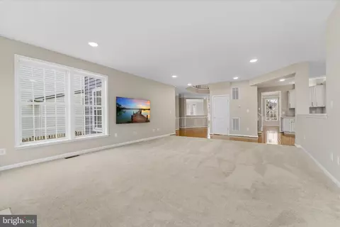 Living - 42951 Cloverleaf Ct, Broadlands, VA 20148 photo 3 of 12