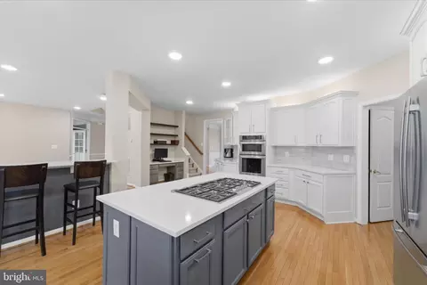 Kitchen - 42951 Cloverleaf Ct, Broadlands, VA 20148 photo 5 of 5