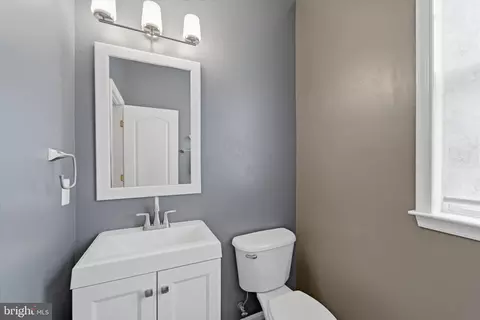 Entry Way - 42951 Cloverleaf Ct, Broadlands, VA 20148 photo 3 of 6