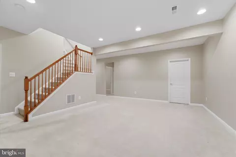 Living - 42951 Cloverleaf Ct, Broadlands, VA 20148 photo 10 of 12