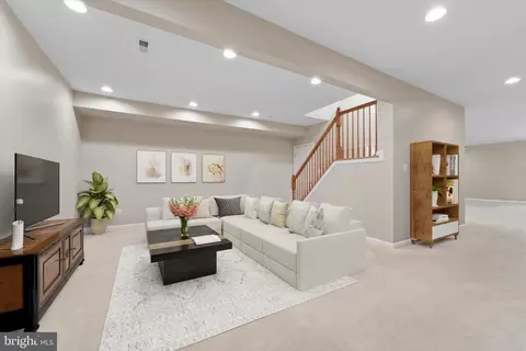 Living - 42951 Cloverleaf Ct, Broadlands, VA 20148 photo 11 of 12