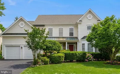 17109 Magic Mountain Dr, Round Hill, VA 20141