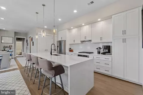 5 Stationmaster St SE #400, Leesburg, VA 20175