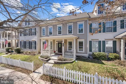 20367 Bowfonds St, Ashburn, VA 20147