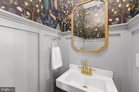 Bath - 20367 Bowfonds St, Ashburn, VA 20147 photo 1 of 6