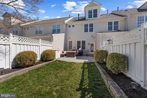 Exterior - 20367 Bowfonds St, Ashburn, VA 20147 photo 5 of 6
