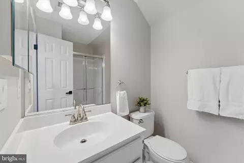 Bath - 20367 Bowfonds St, Ashburn, VA 20147 photo 6 of 6