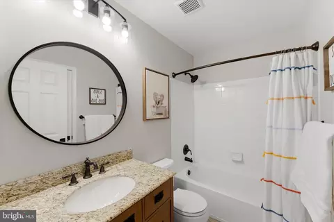 Bath - 20367 Bowfonds St, Ashburn, VA 20147 photo 5 of 6
