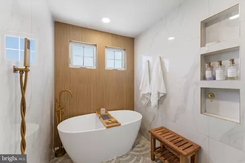 Bath - 20367 Bowfonds St, Ashburn, VA 20147 photo 4 of 6