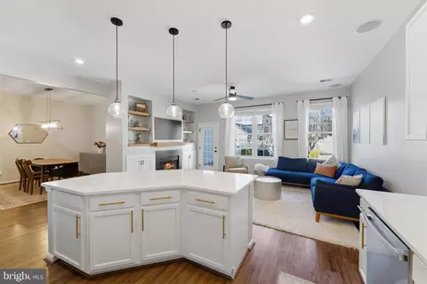 Kitchen - 20367 Bowfonds St, Ashburn, VA 20147 photo 3 of 4
