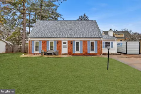 112 N Kennedy Rd, Sterling, VA 20164