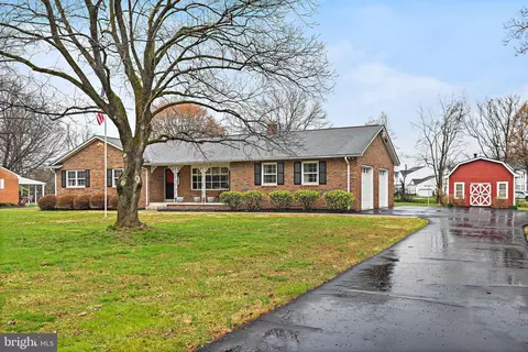 1398 S King St, Leesburg, VA 20175