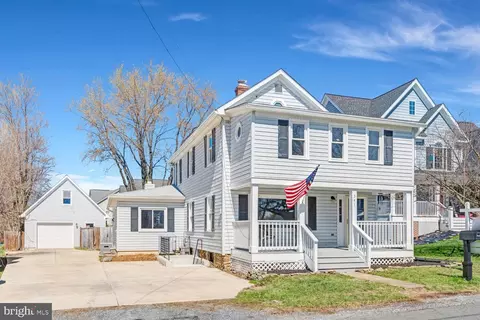 341 E G St, Purcellville, VA 20132