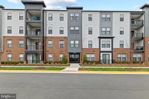 23669 Golden Embers Sq #204, Ashburn, VA 20148