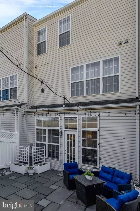 Exterior - 43546 Mink Meadows St, Chantilly, VA 20152 photo 4 of 5